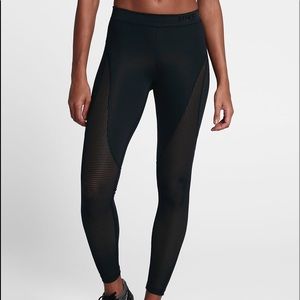 Nike Pro HyperCool Women’s Training Tight